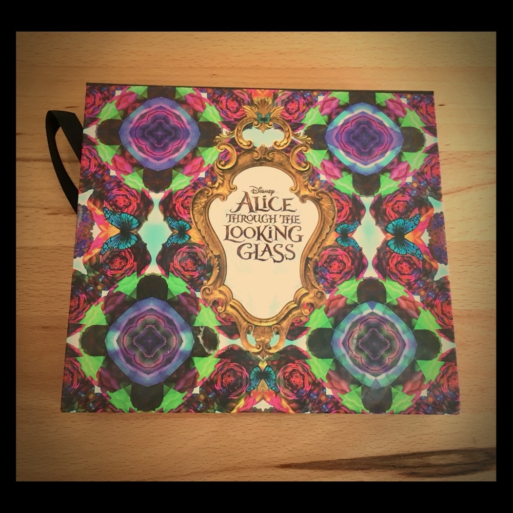 Alice in Wonderland Eyeshadow Palette